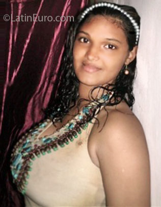 Date this charming Colombia girl Jaissa from Cartagena CO7554