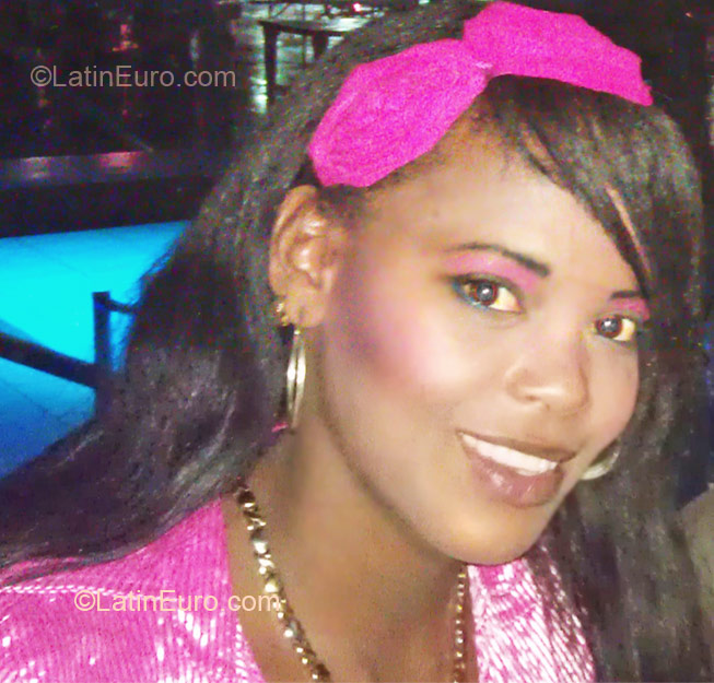 Date this hard body Dominican Republic girl Kismail from Santo Domingo DO8607