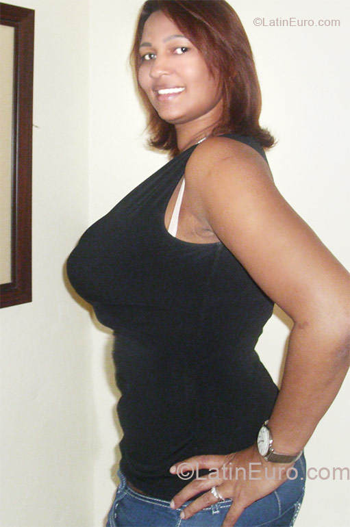 Date this fun Dominican Republic girl Albaneris from Santo Domingo DO8642