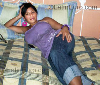Date this stunning Dominican Republic girl Raquel from Moca DO8669