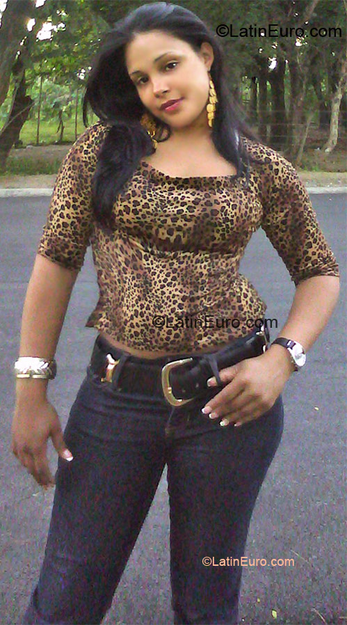 Date this exotic Dominican Republic girl Yuris from Santiago DO8671