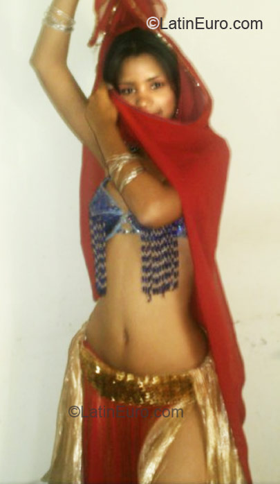 Date this sensual Dominican Republic girl Dang from Santo Domingo DO8672