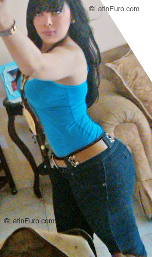 Date this attractive Dominican Republic girl Estefania from Santo Domingo DO8728