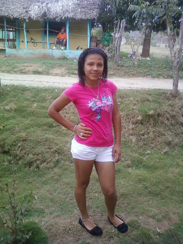 Date this young Dominican Republic girl BELLA IRIS from Santiago DO8827