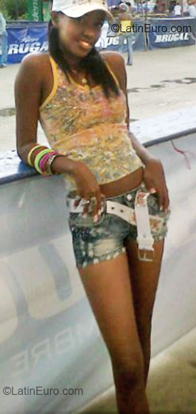 Date this georgeous Dominican Republic girl Carolina trinid from Santo Domingo DO8861