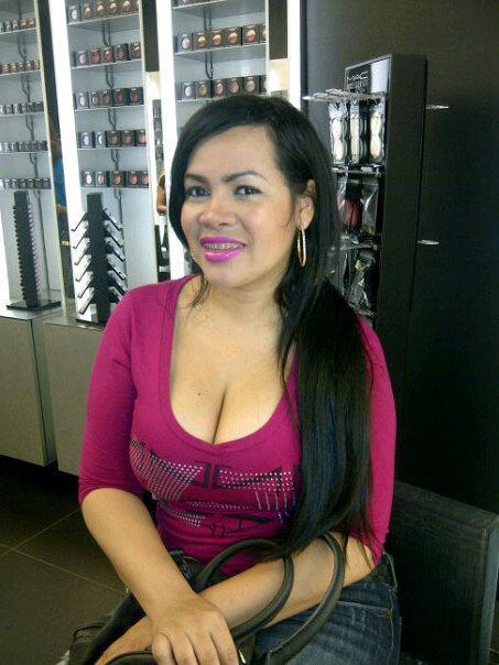 Date this pretty Dominican Republic girl Yudelka from Santo Domingo DO8893