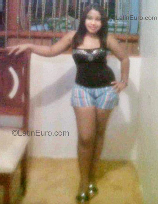 Date this beautiful Dominican Republic girl Vanessa from Santiago DO8934