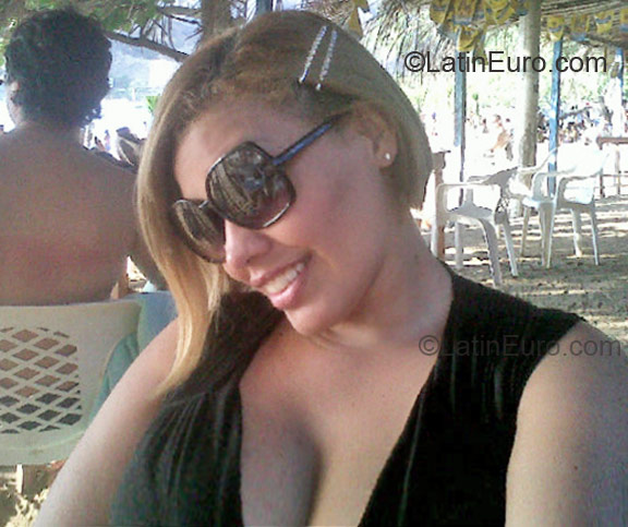 Date this lovely Colombia girl Alexa from Santa Marta CO7677