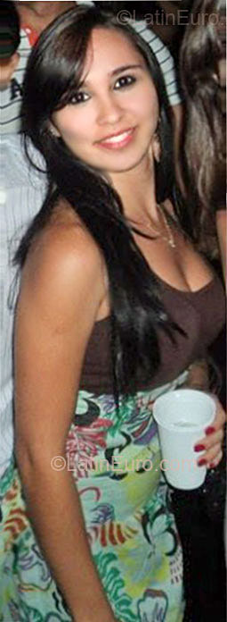 Date this young Brazil girl Laicy from Uberlandia BR6017