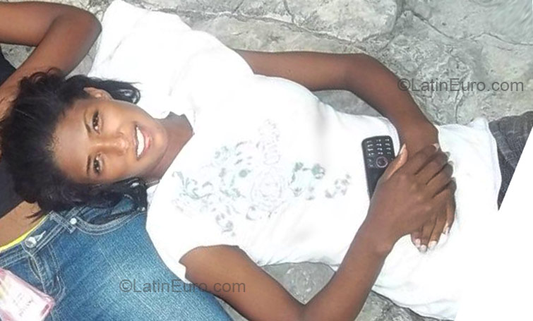 Date this happy Dominican Republic girl Luisana from Santo Domingo DO8970