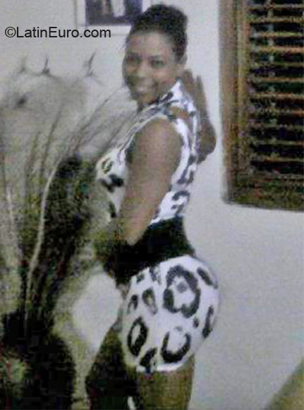 Date this charming Dominican Republic girl Leury from San Cristobal DO8983