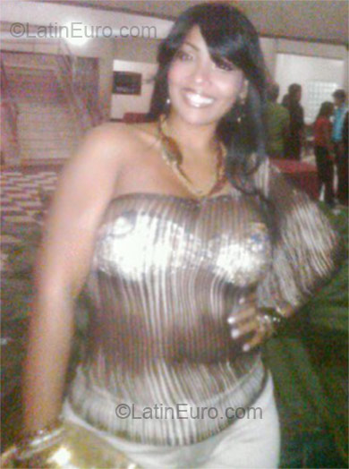 Date this lovely Dominican Republic girl Wendy from Santo Domingo DO9043