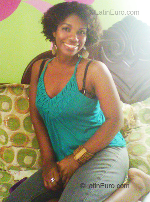 Date this happy Dominican Republic girl Ruth from Santo Domingo DO9087