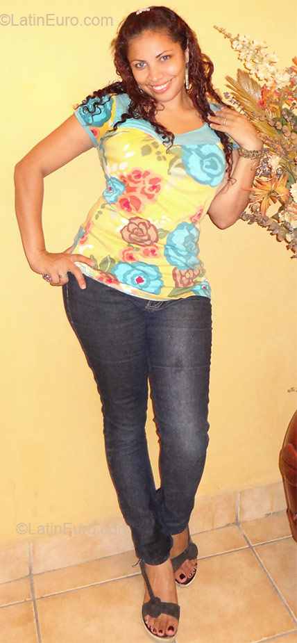 Date this gorgeous Honduras girl Sarvia from Villanueva HN392