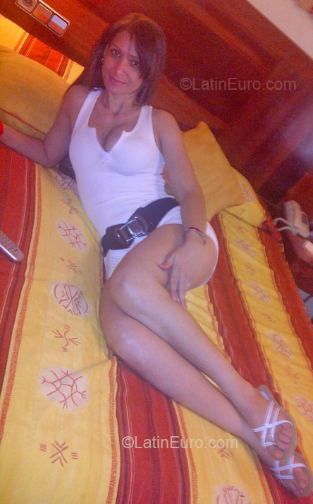 Date this nice looking Dominican Republic girl La chika w from Dominican Republic DO9192