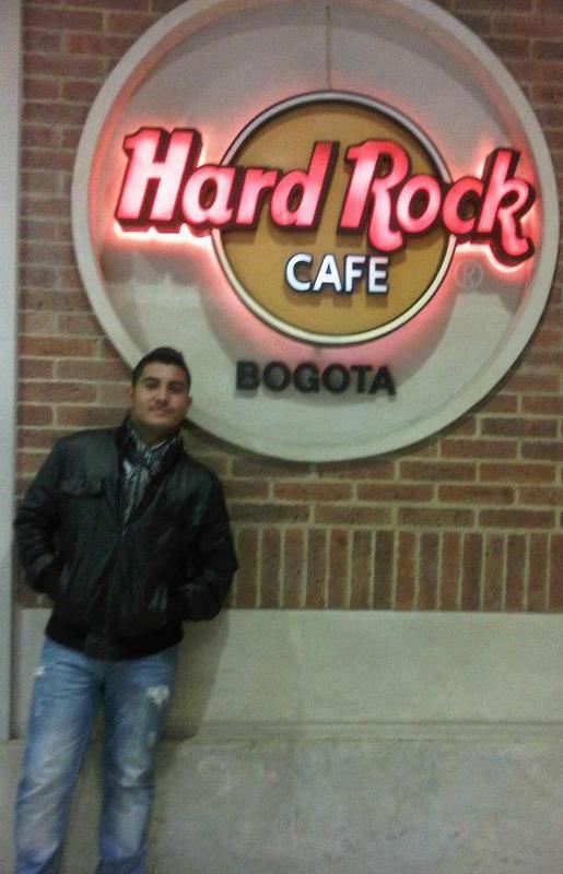 Date this happy Colombia man Rafael david from Paris CO7897