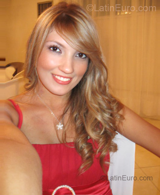 Date this nice looking Colombia girl Munequita from Medellin CO8210