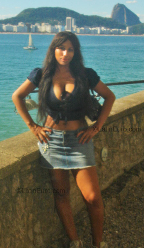 Date this foxy Brazil girl Thais from Rio De Janeiro BR6010