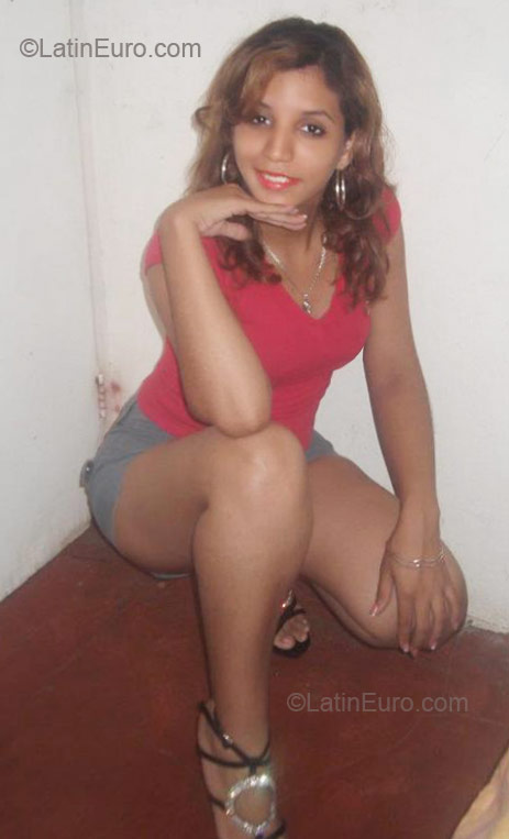 Date this athletic Dominican Republic girl Pati from  DO9248
