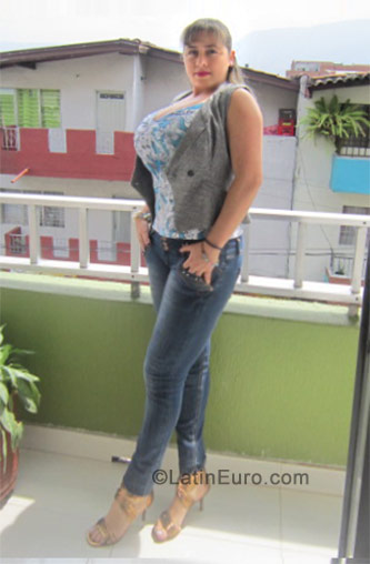 Date this funny Colombia girl Yolanda from Medellin CO7960