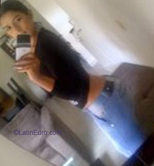 Date this attractive Colombia girl Natalia Andrea from Medellin CO8010