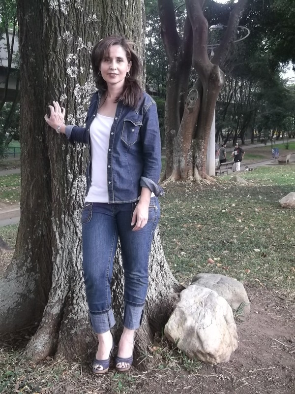 Date this funny Colombia girl Enciendeunaluz from Medellin CO8030