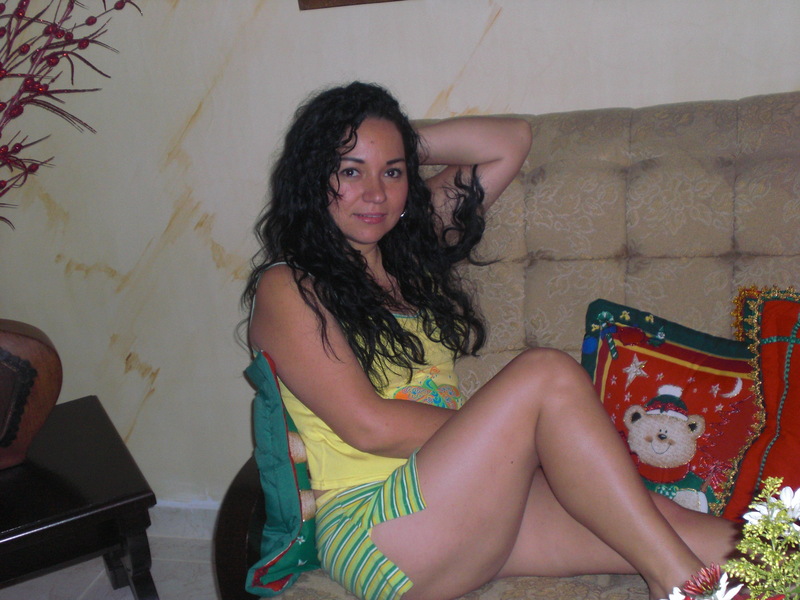Date this nice looking Colombia girl LUNILLA from Medellin CO8035