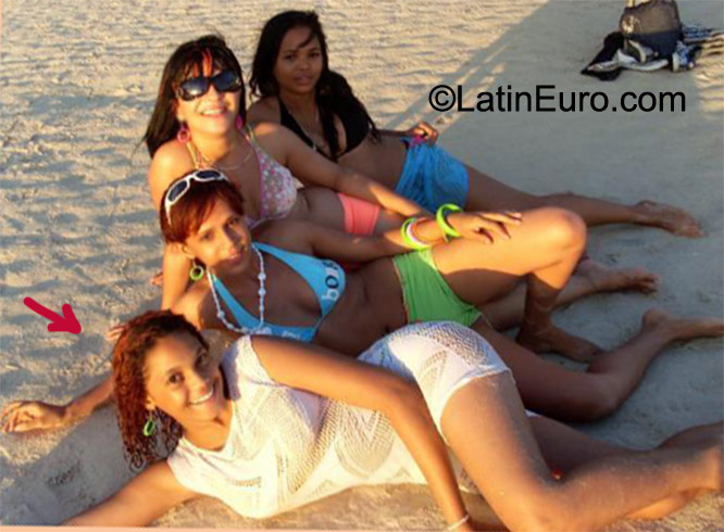 Date this pretty Dominican Republic girl Dani from Santo Domingo DO9449