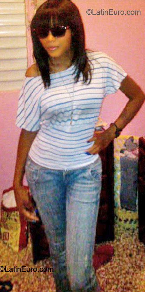 Date this hard body Dominican Republic girl Vizzy from San Pedro De Macoris DO9363