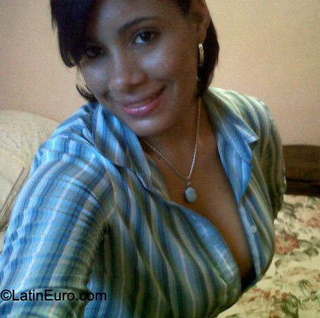 Date this beautiful Dominican Republic girl Lisset from Santo Domingo DO9401