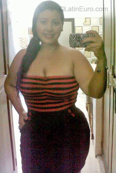 Date this charming Colombia girl Erika from La Dorada CO8109