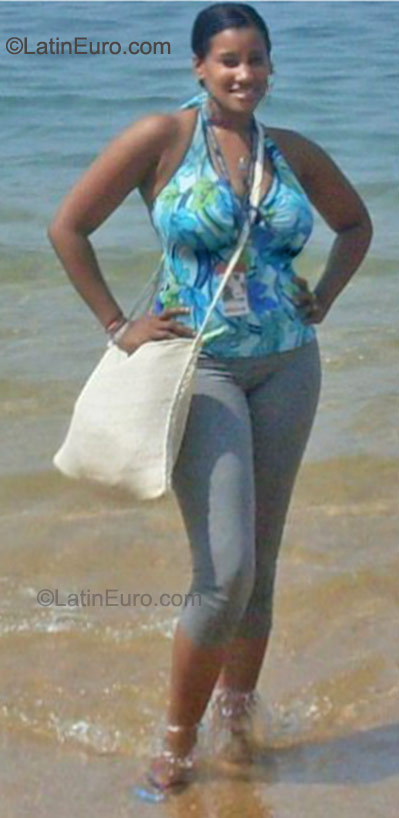 Date this sensual Dominican Republic girl Ammirys from La Romana DO9491