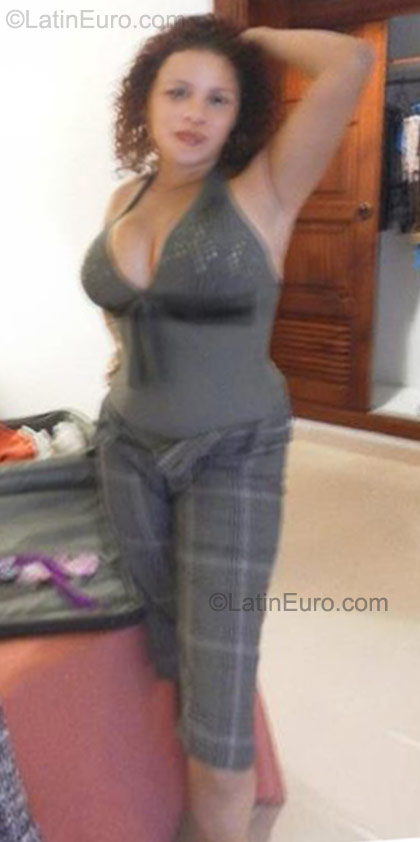 Date this pretty Dominican Republic girl Yohanna from Santo Domingo DO9495