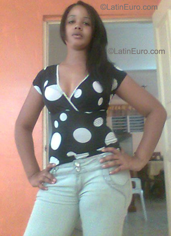 Date this charming Dominican Republic girl Leidy patricia from Dominican Republic DO9584