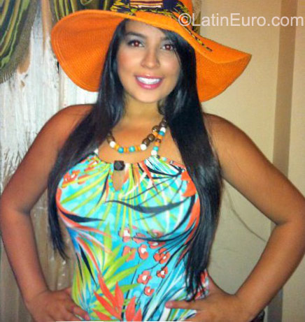 Date this gorgeous Colombia girl Saragu_23 from Medellin CO8268