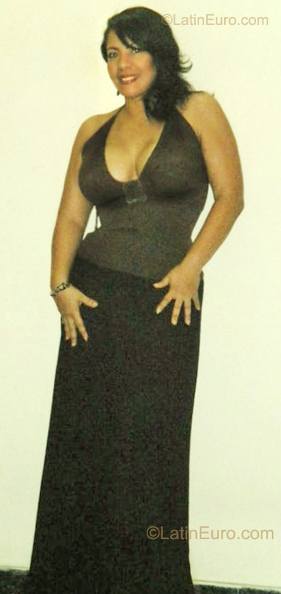 Date this attractive Colombia girl Amada from Barranquilla CO8315