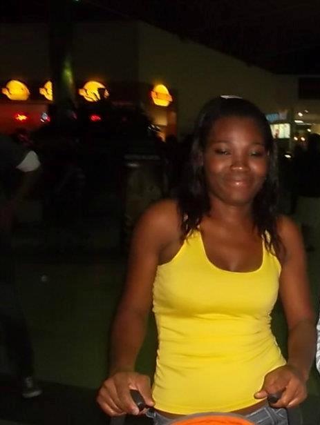 Date this sensual Colombia girl Yoli1911 from Cali CO8321