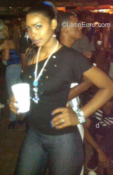 Date this charming Dominican Republic girl Carilin01 from Santo Domingo DO9665