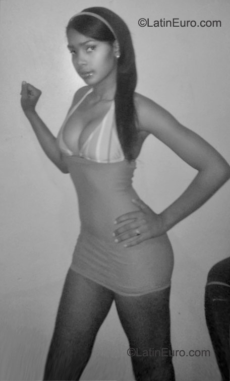 Date this charming Dominican Republic girl Carilyn01 from Santo Domingo DO9695