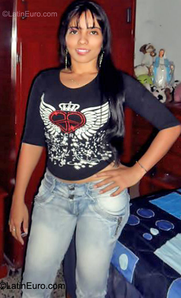 Date this hard body Colombia girl Katerine from Cali CO8389