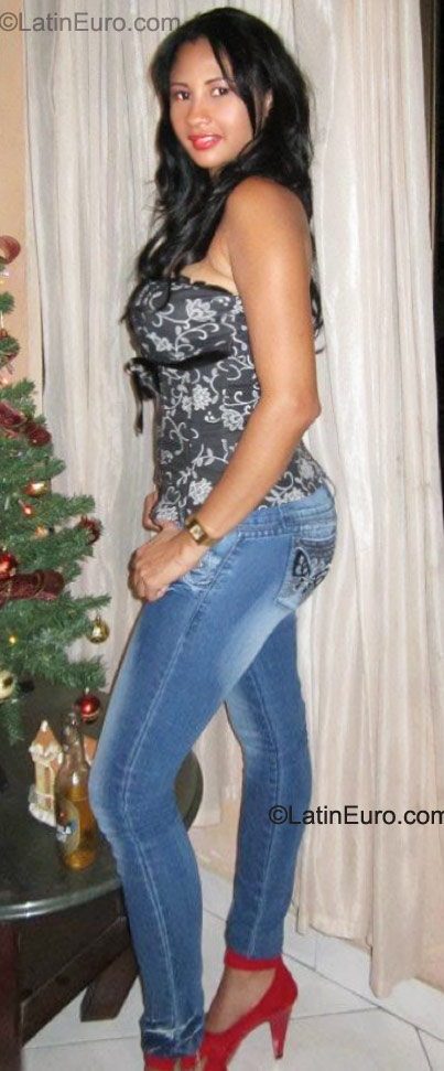 Date this foxy Colombia girl Bery from Cartagena CO9451