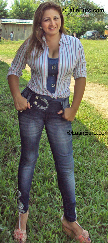 Date this tall Colombia girl Luz from Medellin CO8398