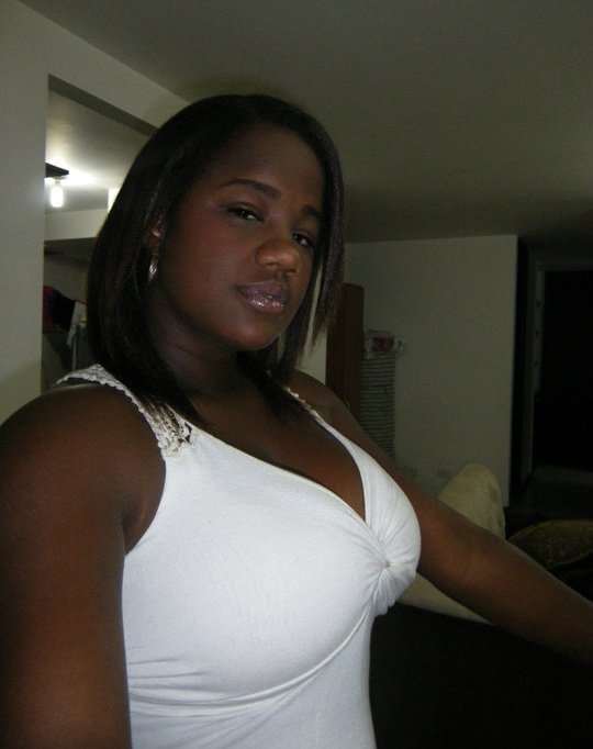 Date this hard body Colombia girl Silvia from Cali CO8428