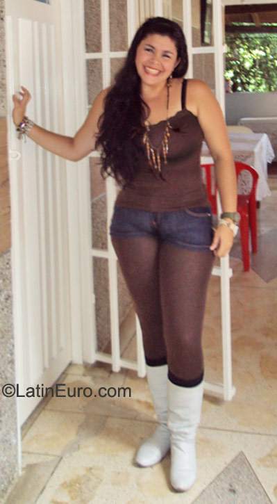 Date this voluptuous Colombia girl Munera from Medellin CO8476