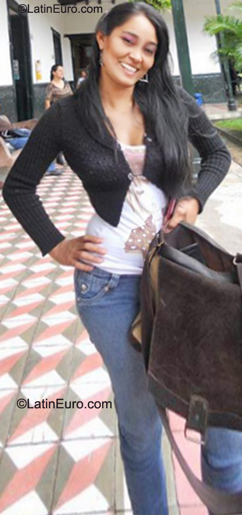 Date this young Colombia girl Yesiica from Cali CO8481