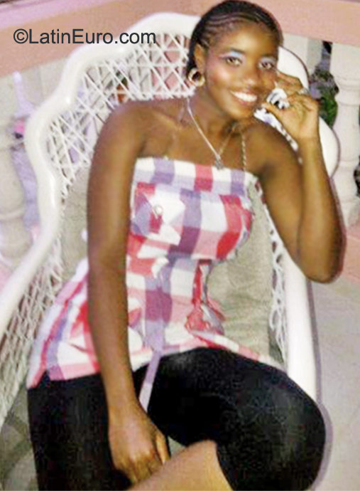 Date this georgeous Dominican Republic girl Margarita from Santo Domingo DO9800