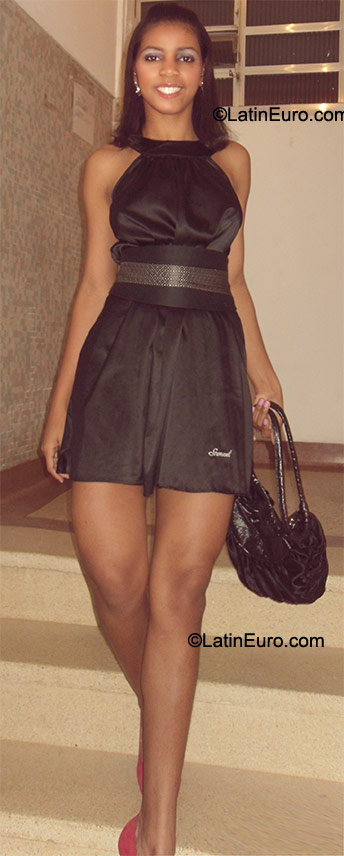 Date this funny Brazil girl Suzana from Sao Paulo BR6169