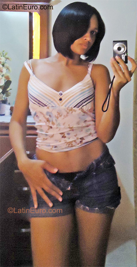 Date this hard body Dominican Republic girl Glenny from Santo Domingo DO9858