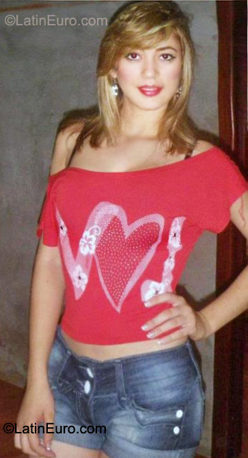 Date this hard body Colombia girl Dani from Bucaramanga CO8620