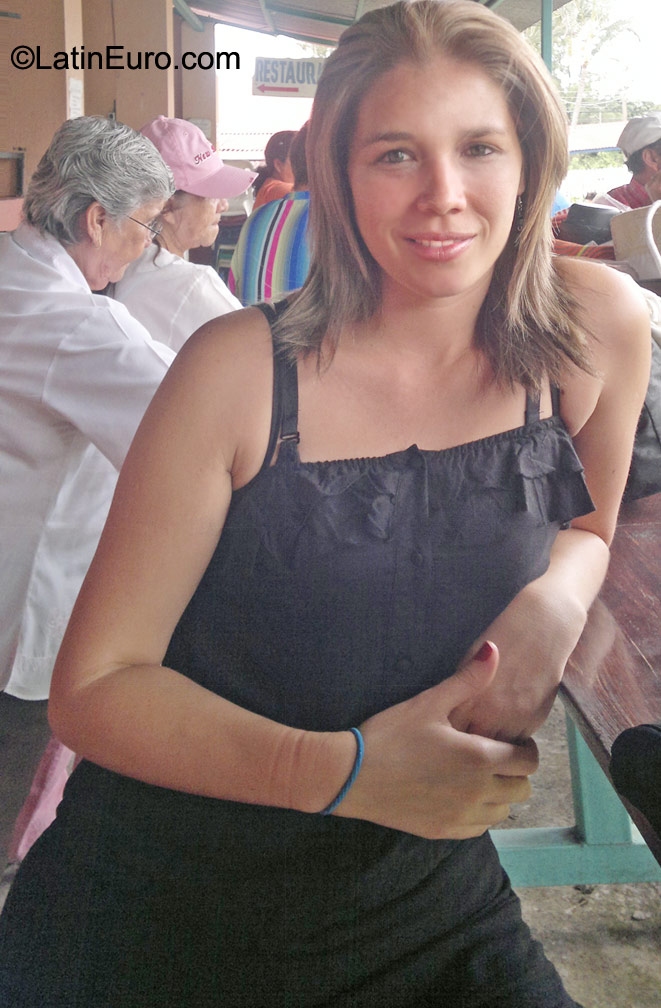 Date this funny Costa Rica girl Gloriana from San Jose CR139